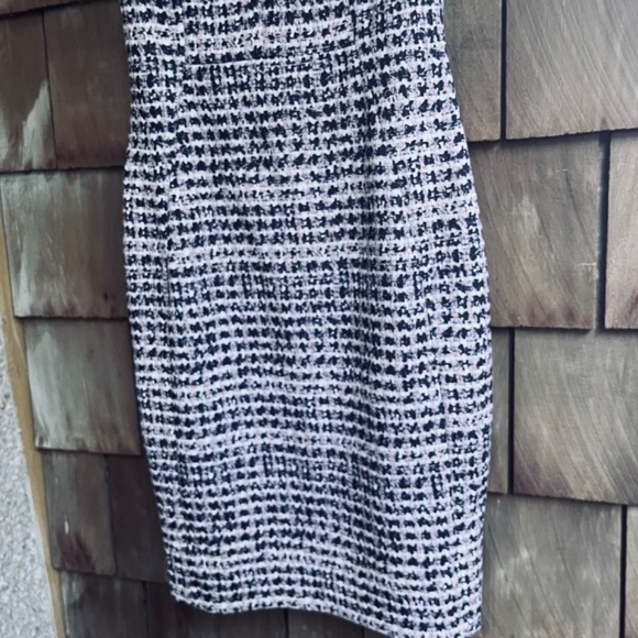 Karl Lagerfeld Elegant Sleeveless Dress – Black & White Pattern - Picture 5 of 10